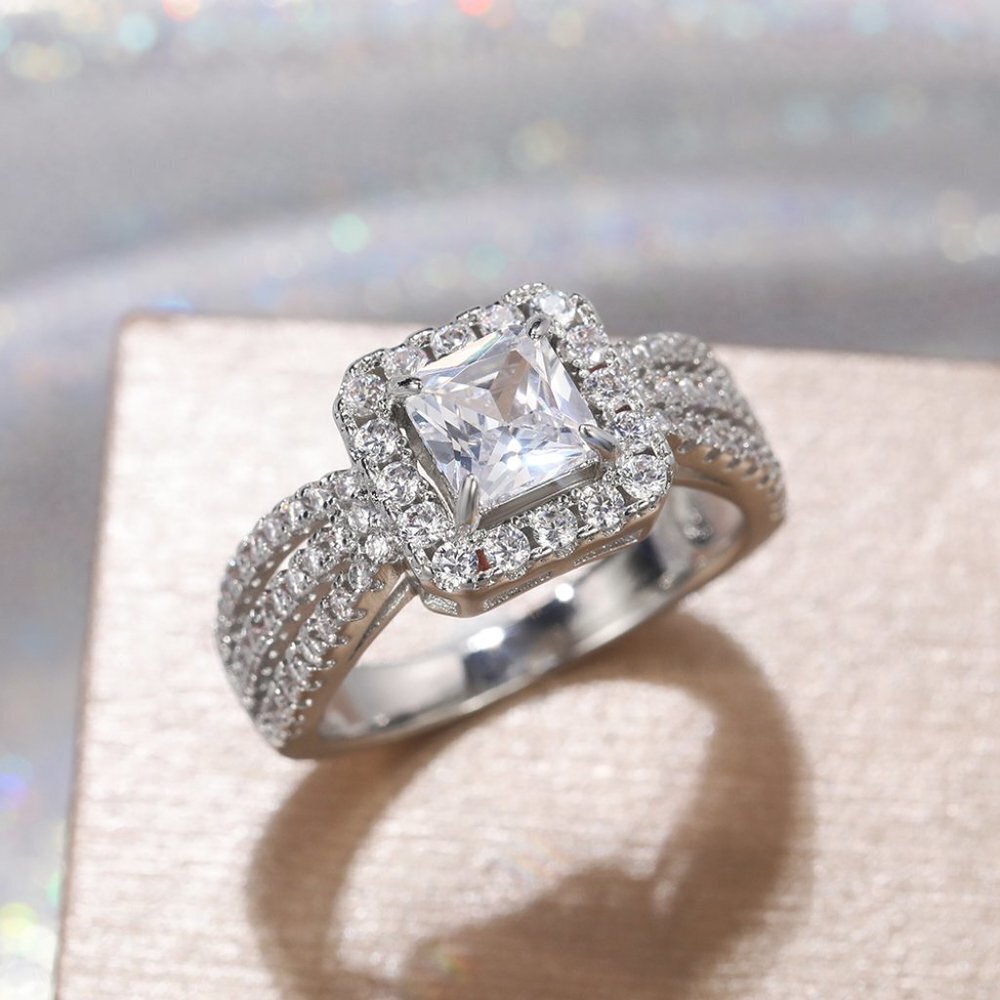 🎁Luxury Clear Gem Zircon Filed Delicate Square Hollow Rings for Women,MARR9031